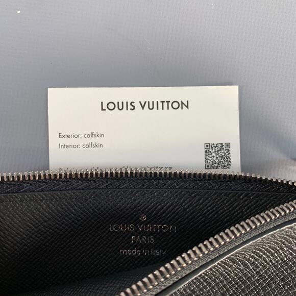 LOUIS VUITTON Black Taiga Leather Wallet - Picture 3 of 4